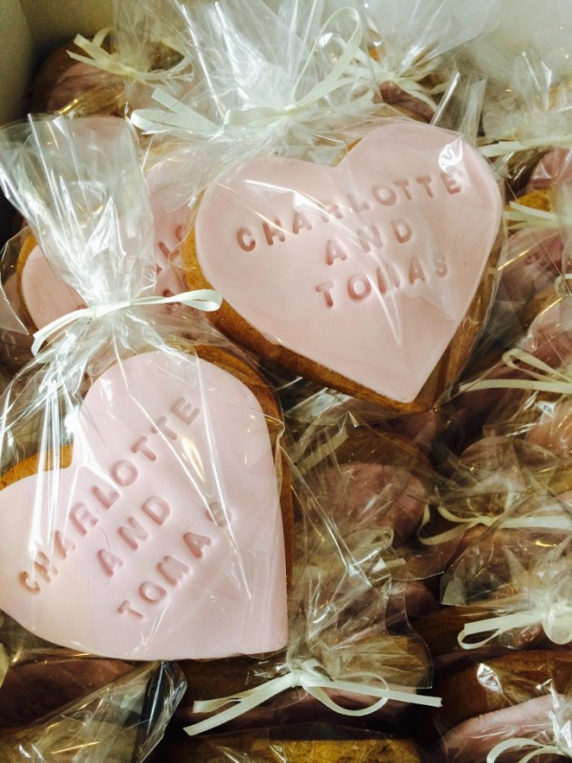 favours